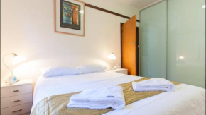 B4 Crawley Apartment 1 BRM & Sleepout near UWA, Perth